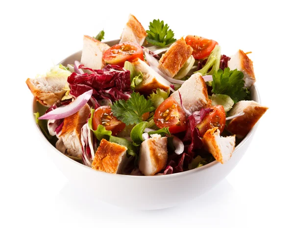 Zeleninový salát s pečené kuřecí maso — Stock fotografie