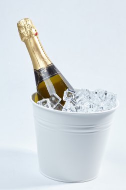 demet şampanya şişesi