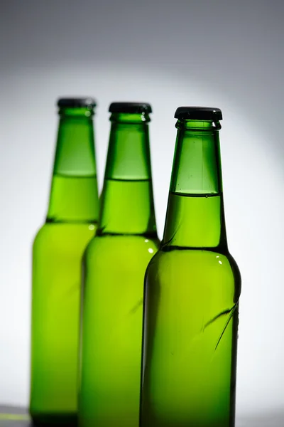 Frascos de cerveja verde — Fotografia de Stock