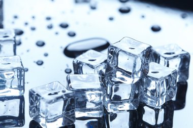 Islak buz küpleri