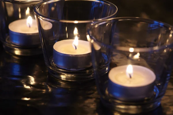 Kerzen leuchten, Nahaufnahme — Stockfoto