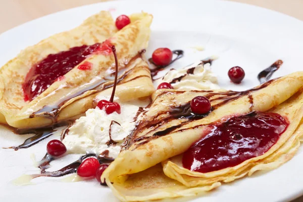 Pancakes with jam and cherries — Stock Photo, Image
