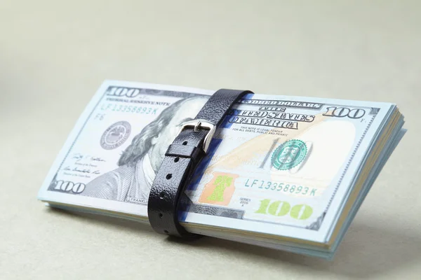 Dólares con cinturón negro — Foto de Stock