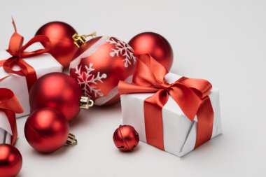 farklı yılbaşı süsleri