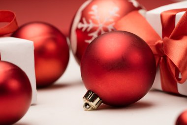 farklı yılbaşı süsleri