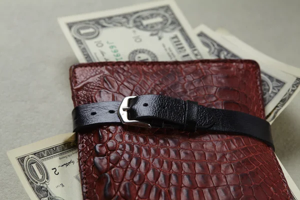 Czerwony skórzany portfel — Zdjęcie stockowe