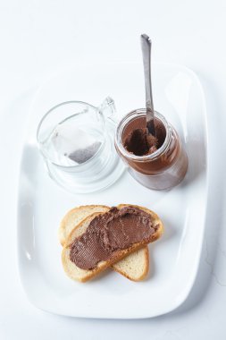 Çikolata kremalı ekmek