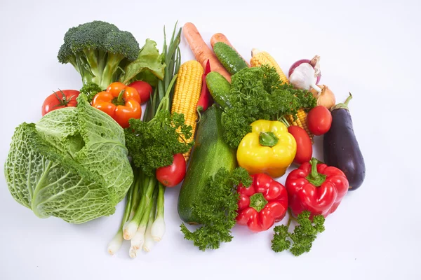 Verduras frescas sobre blanco — Foto de Stock