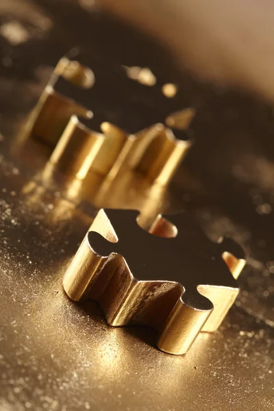 Peças de puzzle dourado — Fotografia de Stock