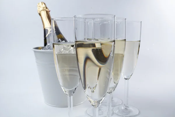 Окуляри повні шампанського — стокове фото