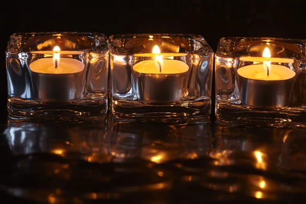 siyah mum ışıkları