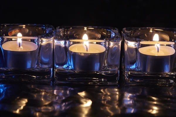 Kerzenlichter auf schwarz — Stockfoto