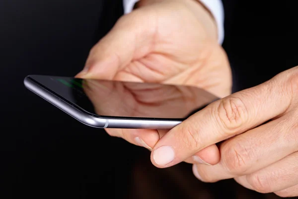 Geschäftsmann mit Handy — Stockfoto