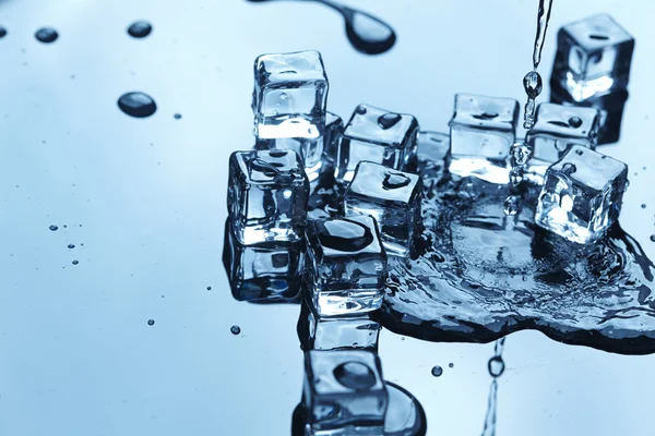 Cubos de hielo húmedos — Foto de Stock