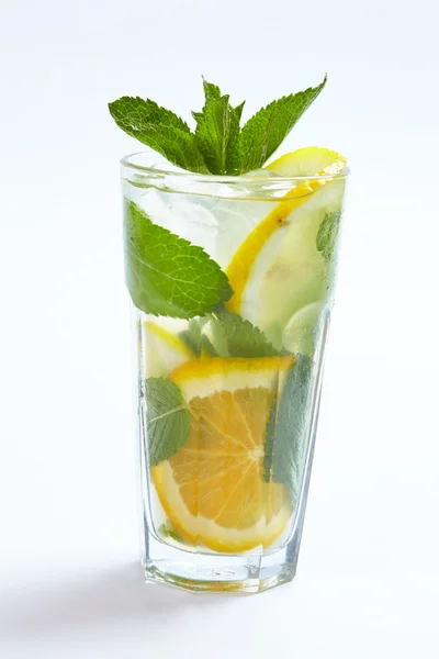Limonada de verão em vidro — Fotografia de Stock