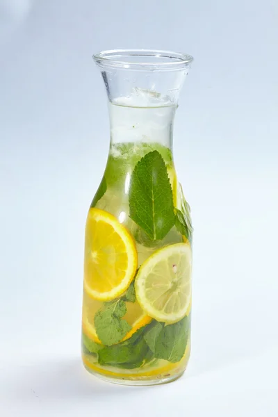 Limonada de verano en vidrio — Foto de Stock