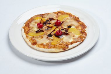 Tabakta tatlı pizza