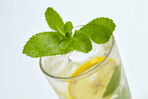 Cold summer lemonade — Stock Photo, Image