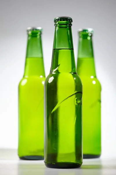 Frascos de cerveja verde — Fotografia de Stock