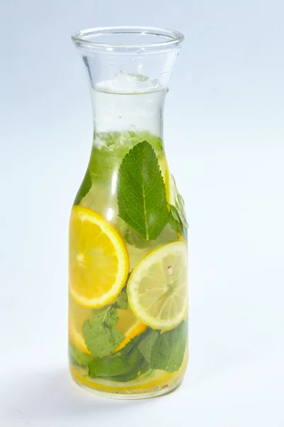 Sommaren lemonad isolerade — Stockfoto