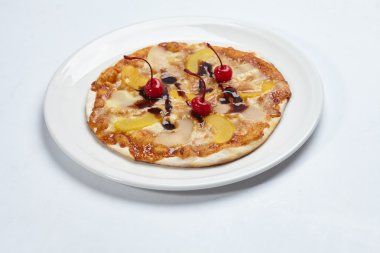 Kiraz ile tatlı pizza 