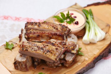 Soslu ızgara kaburga