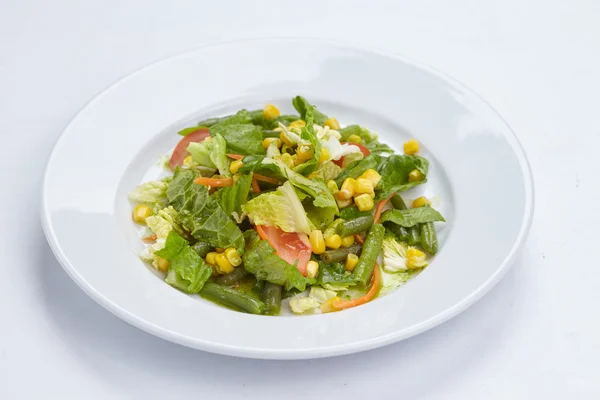 Смачний салат на тарілці — стокове фото