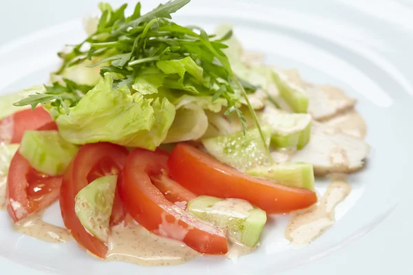 Salade met kip en groenten — Stockfoto