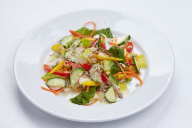 renkli sebze salatası 