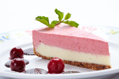 reçel ve çilek ile lezzetli peynirli kek