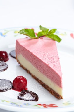 reçel ve çilek ile lezzetli peynirli kek