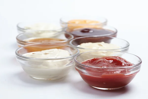 Diferentes salsas en cuencos — Foto de Stock