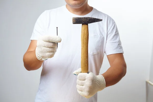 Hombre trabajar con martillo —  Fotos de Stock