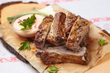 Soslu ızgara kaburga