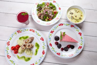 Tablo tam akşam yemeği