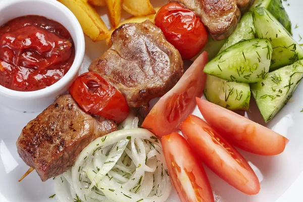 Tasty kebab with vegetables — Stock Photo, Image