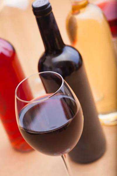 Červené, růžové a bílé víno — Stock fotografie
