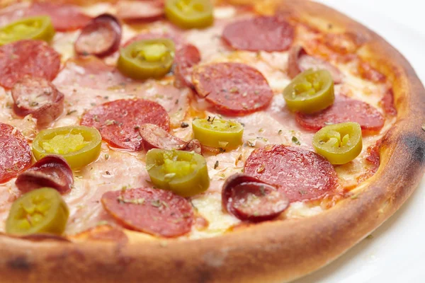 Färska välsmakande pizza — Stockfoto