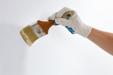 fırça ile çalışan adam