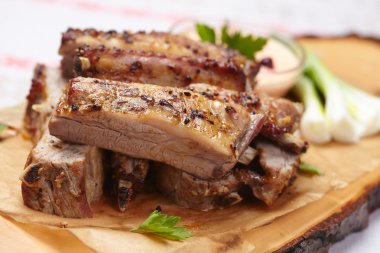 Soslu ızgara kaburga