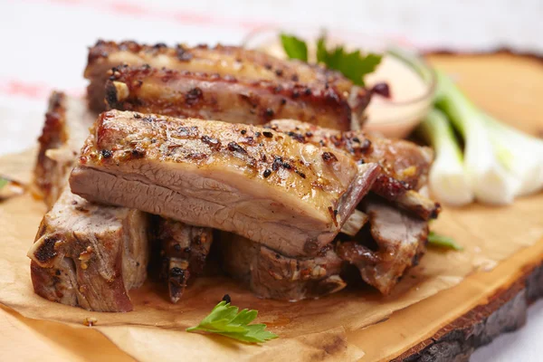 Costillas asadas con salsa — Foto de Stock