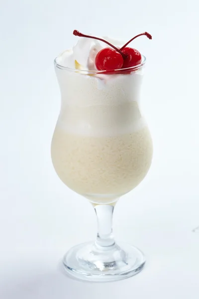 Молочний коктейль з вишнями — стокове фото