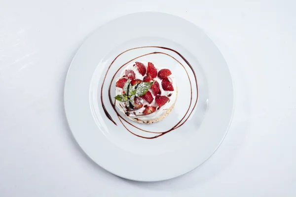 Tort de pavlova de căpșuni gustoase — Fotografie, imagine de stoc