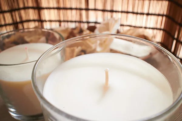 Białe romantyczne świece — Zdjęcie stockowe