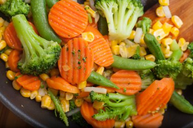 Taze kızarmış sebze