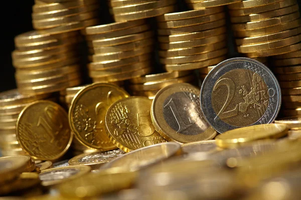 Montón de monedas en euros — Foto de Stock