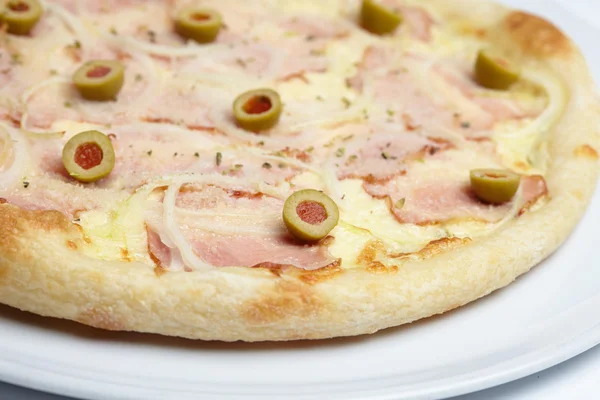 Färska välsmakande pizza — Stockfoto