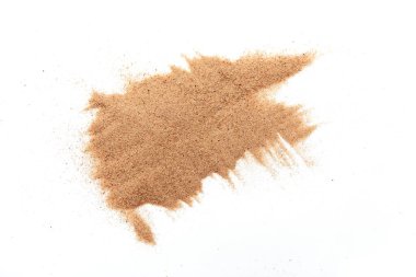 Beyaz arkaplanda izole kum, yakın görünüm 