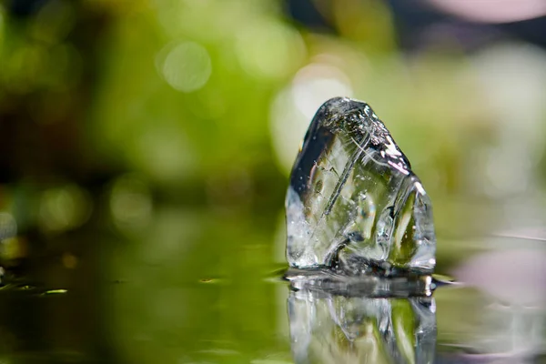 Eiswürfel Auf Dem Wasser Nahsicht — Stockfoto