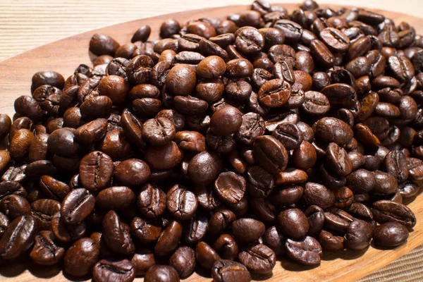 Coffee Beans Wooden Plate Close View — Stock Photo, Image